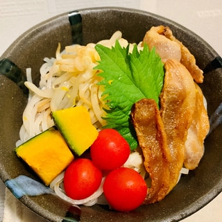 豚トロ&コロコロ野菜のビビン麺⌘*◦